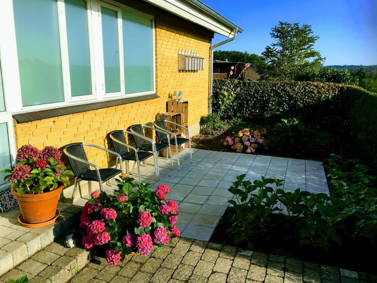 2 Rooms, Private Kitchen, Bathroom, And Garden. Århus Extérieur photo