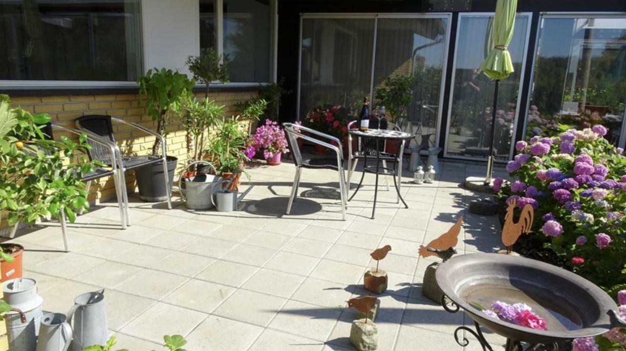 2 Rooms, Private Kitchen, Bathroom, And Garden. Århus Extérieur photo